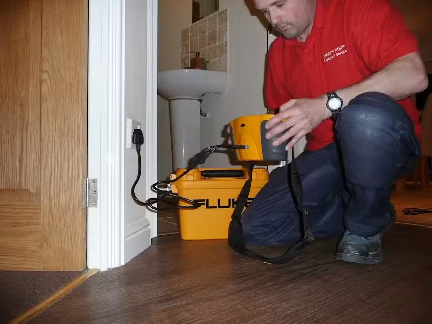 Martyn North, Electrician, plumber