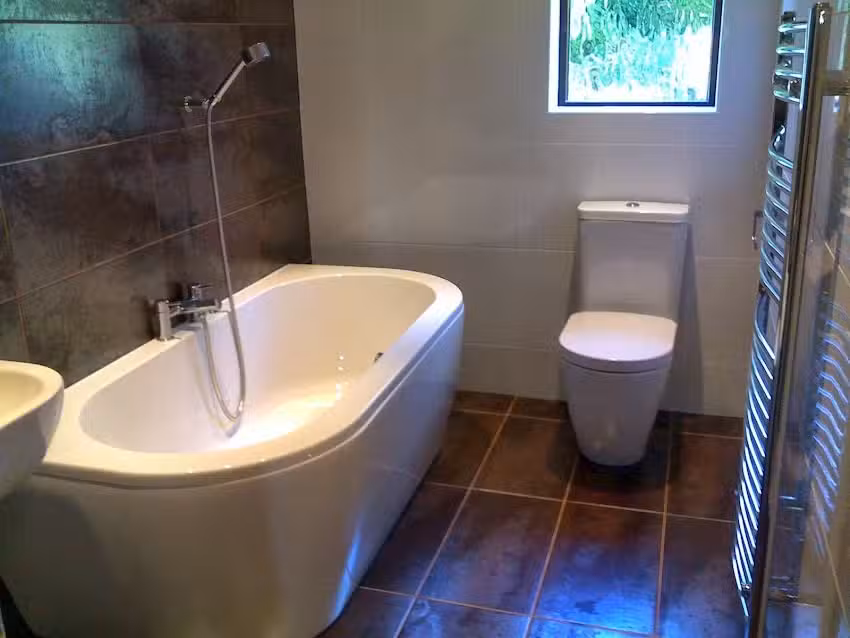 MG Plumbing Services Ltd / Bathroom fitter